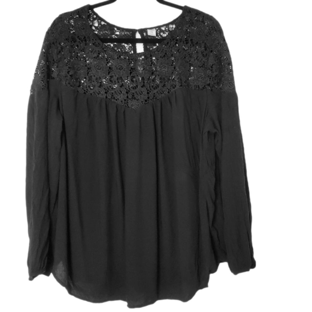 Old Navy Women's Black Floral Lace Yoke Relaxed Fit Top